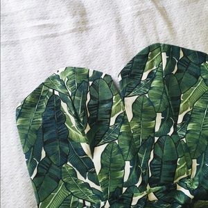 H&M Dresses - H&M Strapless Palm Leaf Romper *FITS LIKE 2/4 H&M Dresses - H&M Strapless Palm Leaf Romper *FITS LIKE 2/4